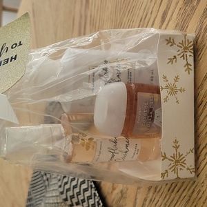 Snowflakes and Cashmere gift set
